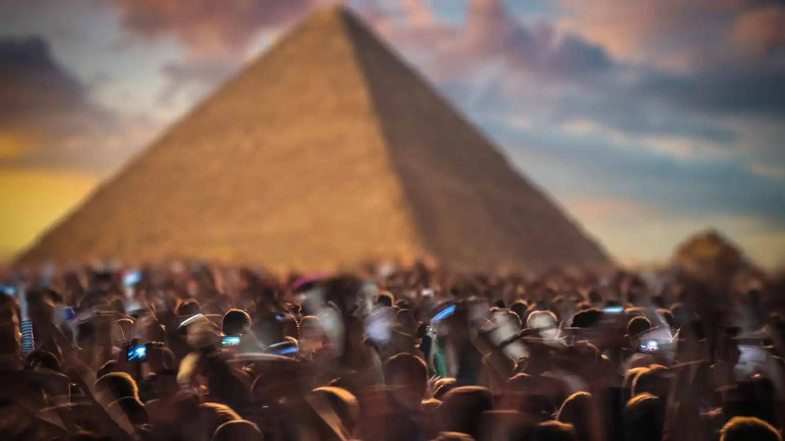 مصر.. دعوى قضائية لمنع إقامة الحفلات الغنائية في منطقة أهرامات الجيزة