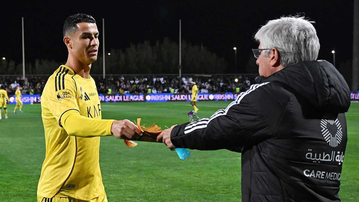 شارة القيادة.. تصرف غريب من رونالدو بعد استبداله ضد الفيحاء 