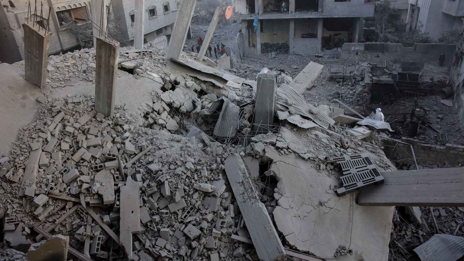 مقتل أكثر من 45 فلسطينياً بغارتين على خان يونس ومدينة غزة (فيديو)