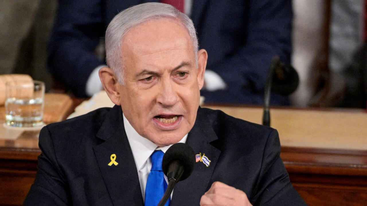 إعلام عبري: نتنياهو يرفض إدخال منازل متنقلة وآليات هندسية إلى غزة