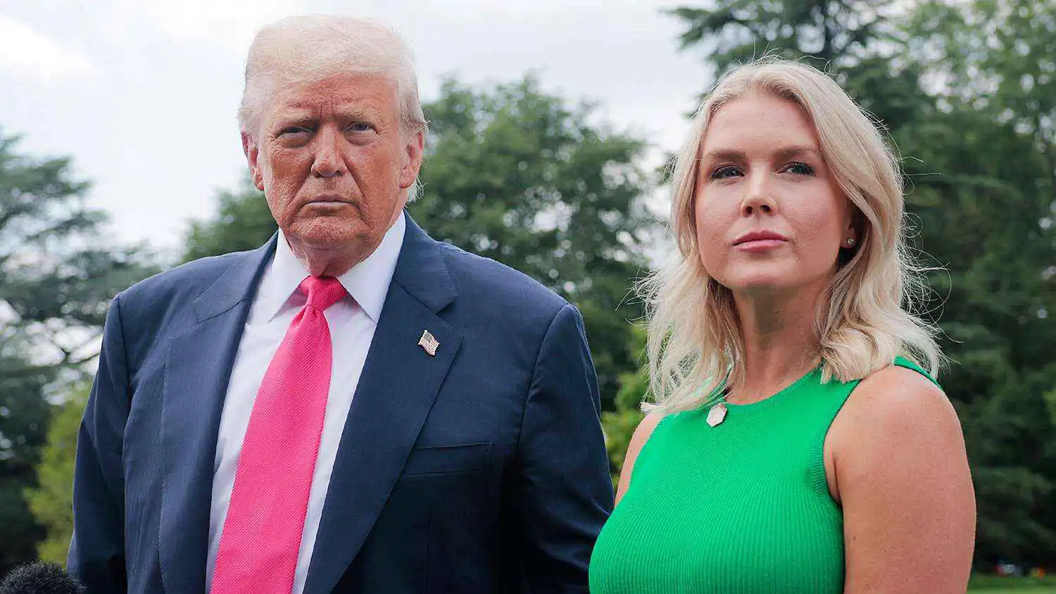 "متغزلاً بجمالها".. ترامب يثير الجدل بمديحه لمتحدثة البيت الأبيض (فيديو)