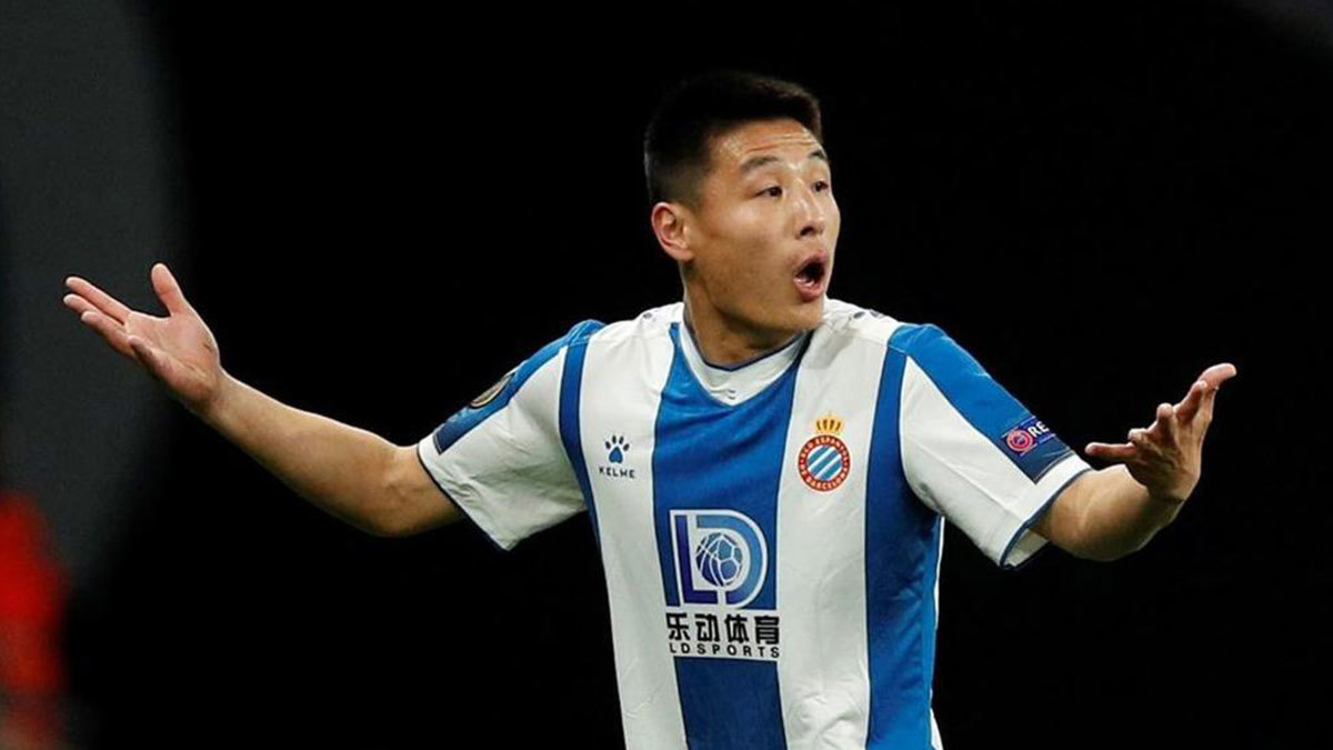 إصابة الدولي الصيني وو لي لاعب إسبانيول الإسباني بفيروس كورونا