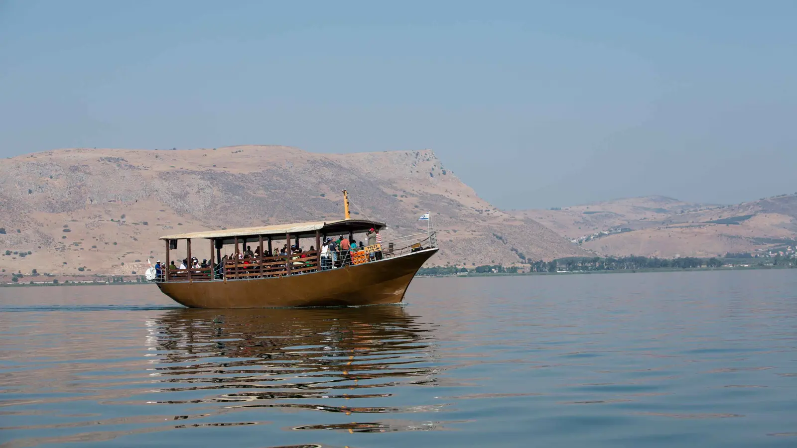 مئات الإسرائيليين والأجانب يغادرون عبر البحر إلى قبرص