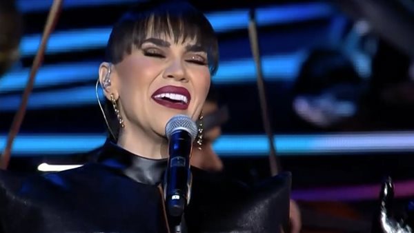 مي فاروق في مرمى الانتقادات بسبب "اللوك الغريب" (فيديو) 