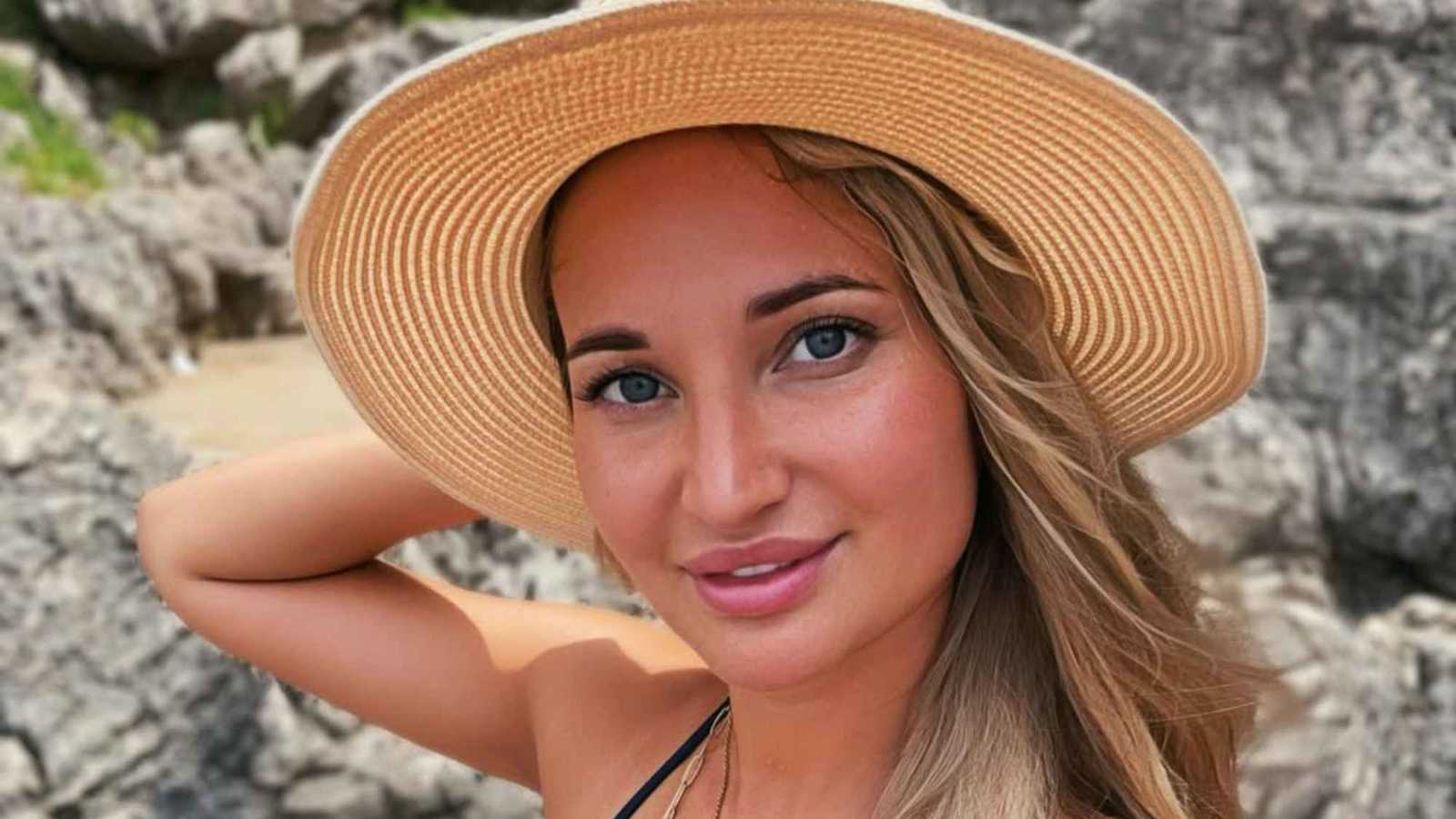 وفاة المؤثرة الإيطالية يوليا بورتسيفا بعد إجراء تجميلي