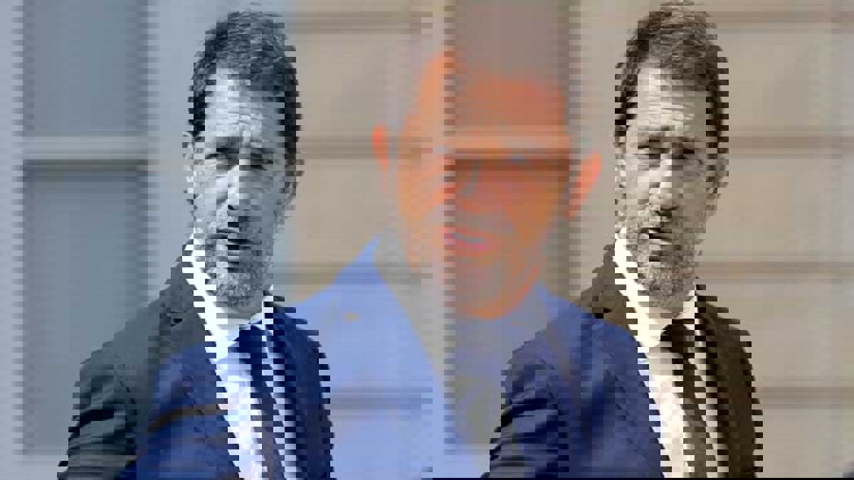 فرنسا تعلن أنها تستعيد 11 مشتبهًا بأنهم متشددون من تركيا