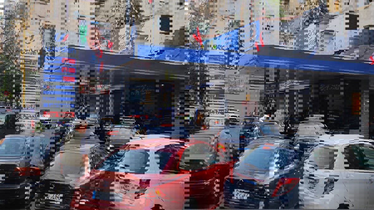 وزير الطاقة اللبناني يعتبر أن أزمة البنزين سببها "التهريب" إلى سوريا‎