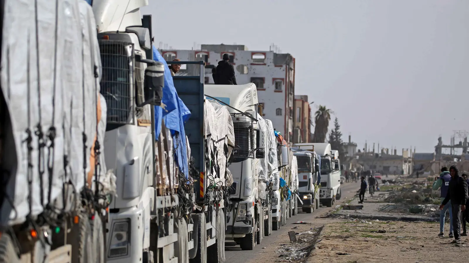 إسرائيل تتهم حماس بإقامة حواجز جديدة في غزة لنهب المساعدات