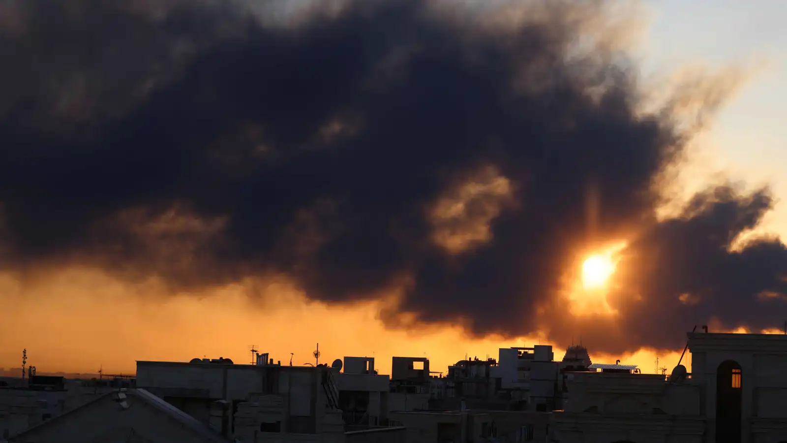 غارات مكثفة.. إسرائيل تستهدف العمق الإيراني بـ 5 آلاف قذيفة