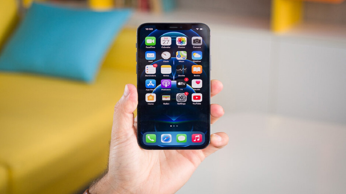 أبل تضيف ماسحا ضوئيا لبصمات الأصابع على شاشة "iPhone 12S" القادم