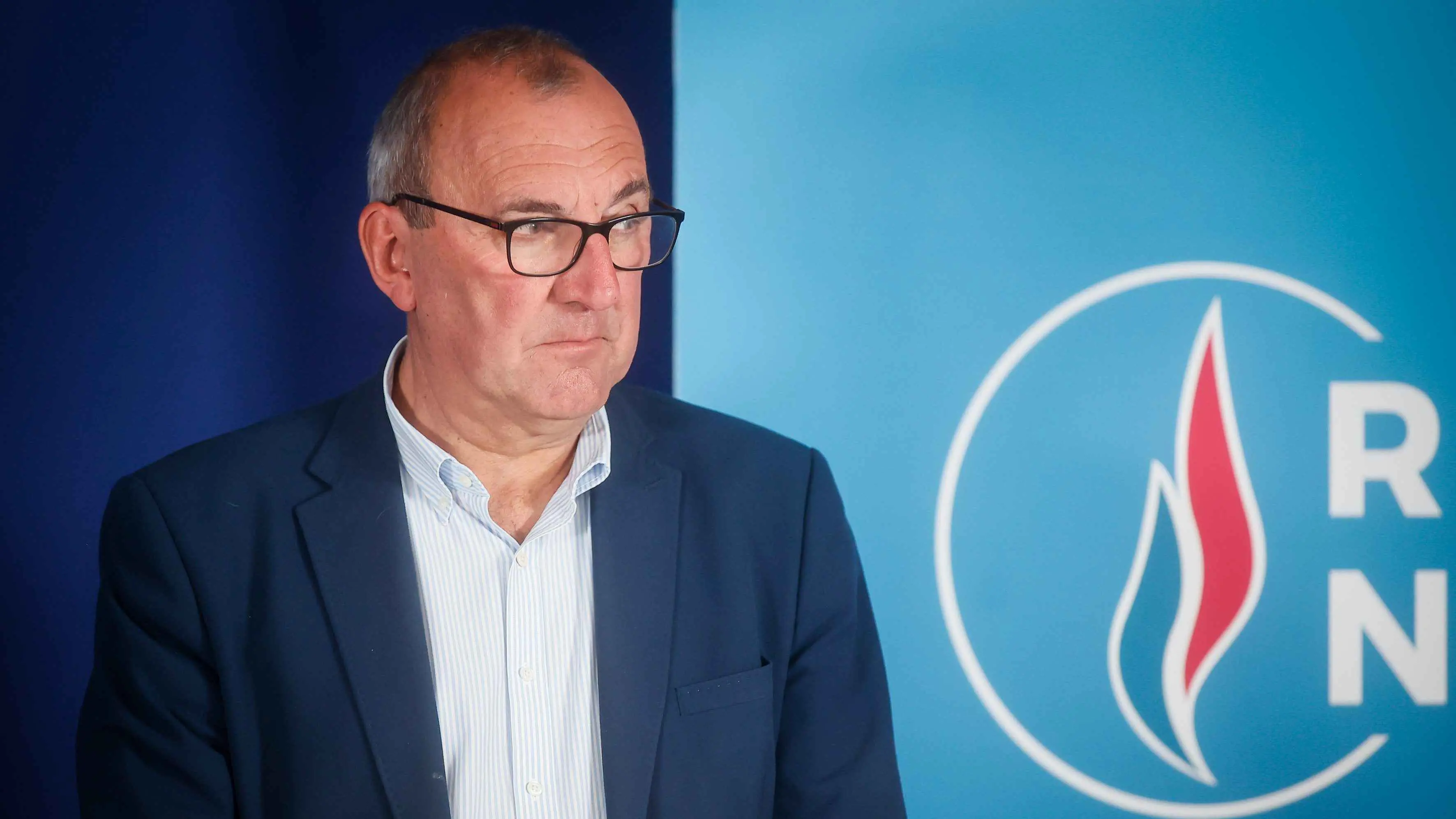 خيبة "التشريعية" تطيح بالمدير العام لحزب التجمع الوطني الفرنسي