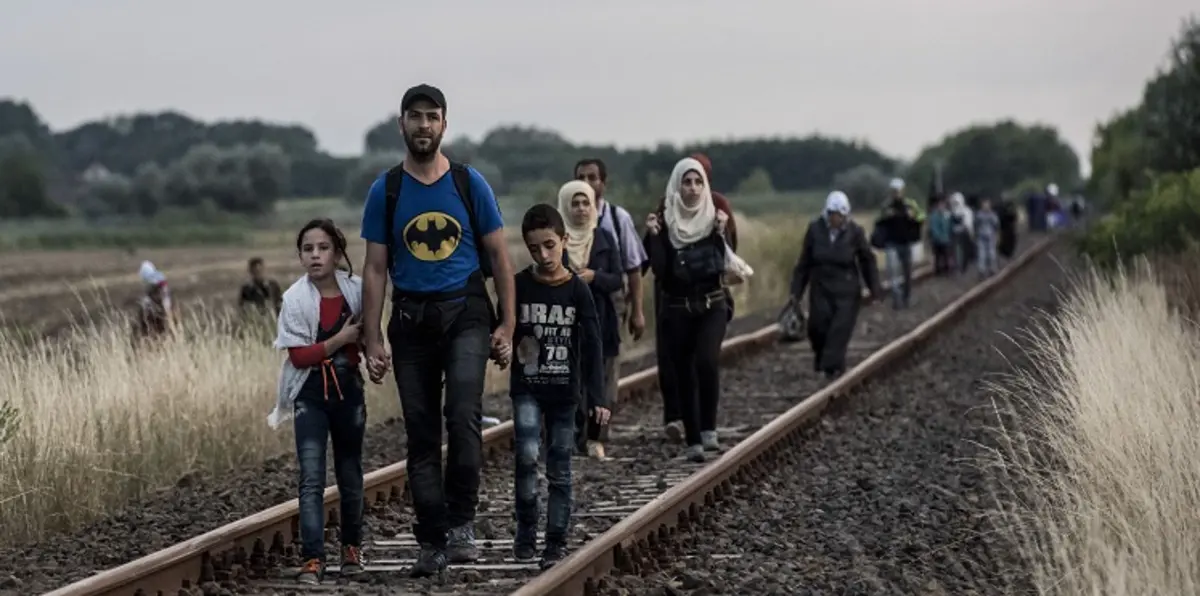 اللاجئون السوريون يعيدون الحياة لمدينة إيطالية هجرها أغلب سكانها (صور)