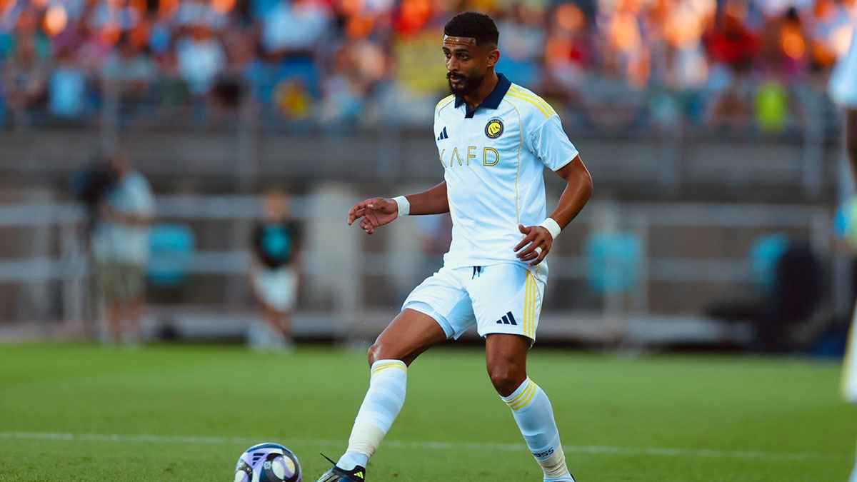 أزال صورة الاتحاد وألغى "التثبيت".. تصرف مثير من عبدالإله العمري عبر إنستغرام