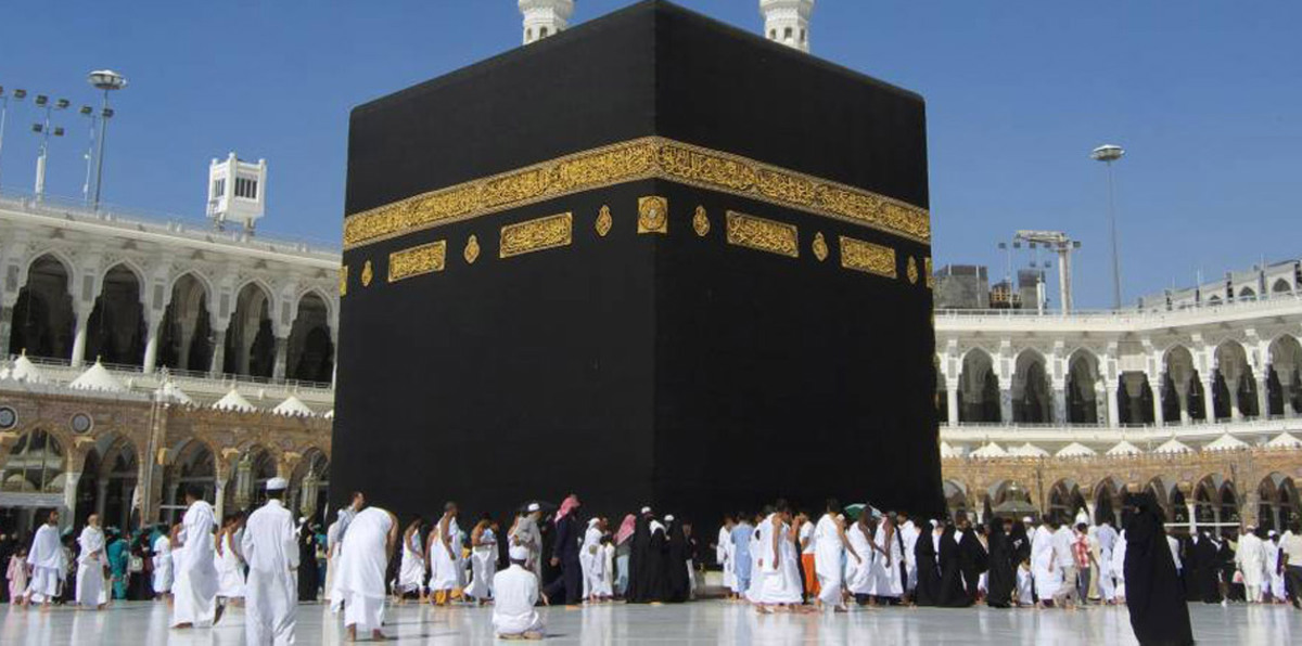 شاهد كيف يتواصل رجال الأمن في المسجد الحرام مع المعتمرين بمختلف اللغات (فيديو)