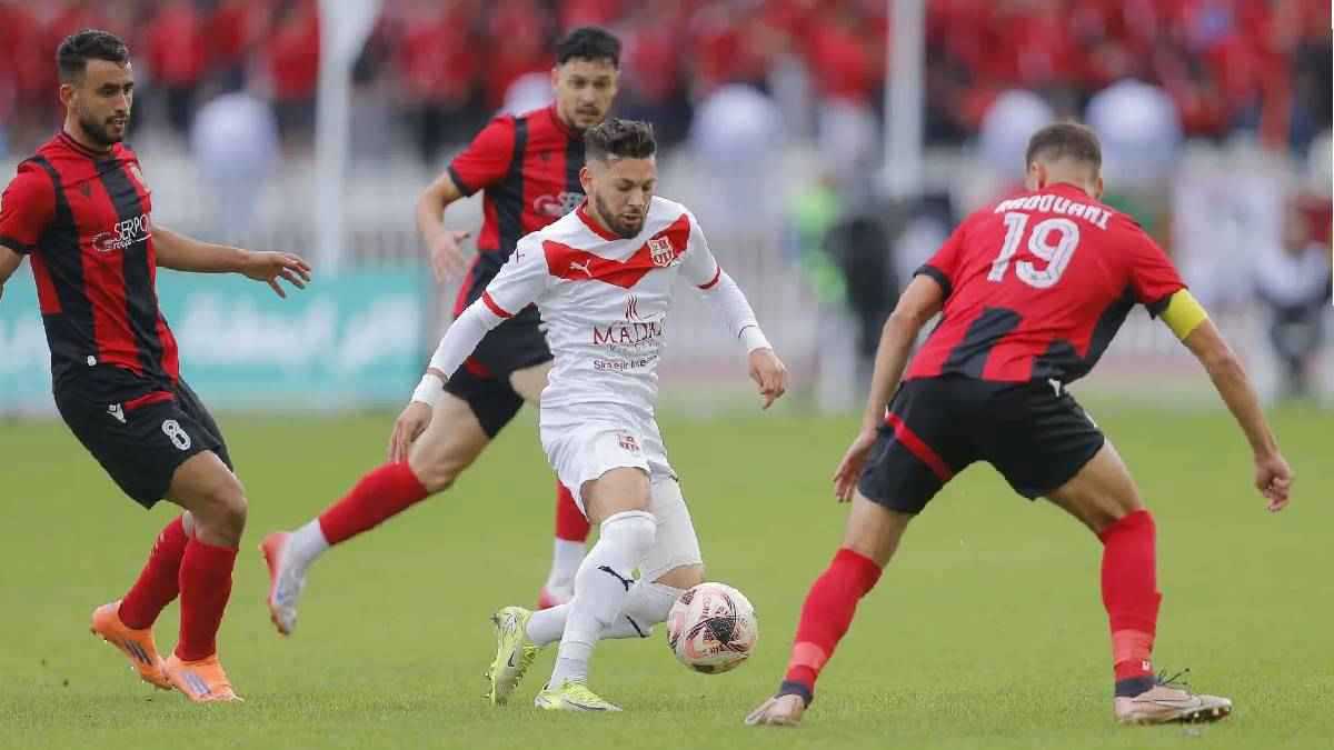 نجم شباب بلوزداد يرفض مصافحة مدربه بعد استبداله (فيديو)