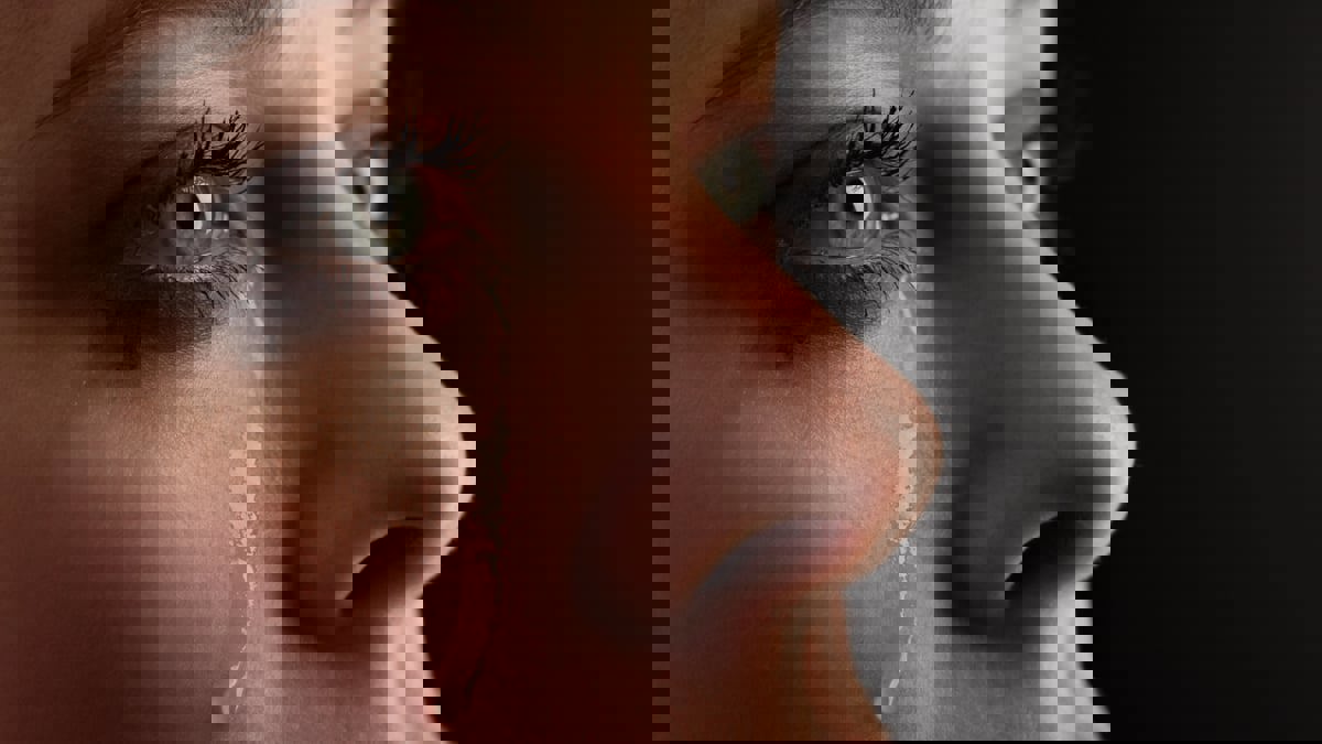 دراسة: دموع النساء تُحدث تأثيرا صادما على الرجال