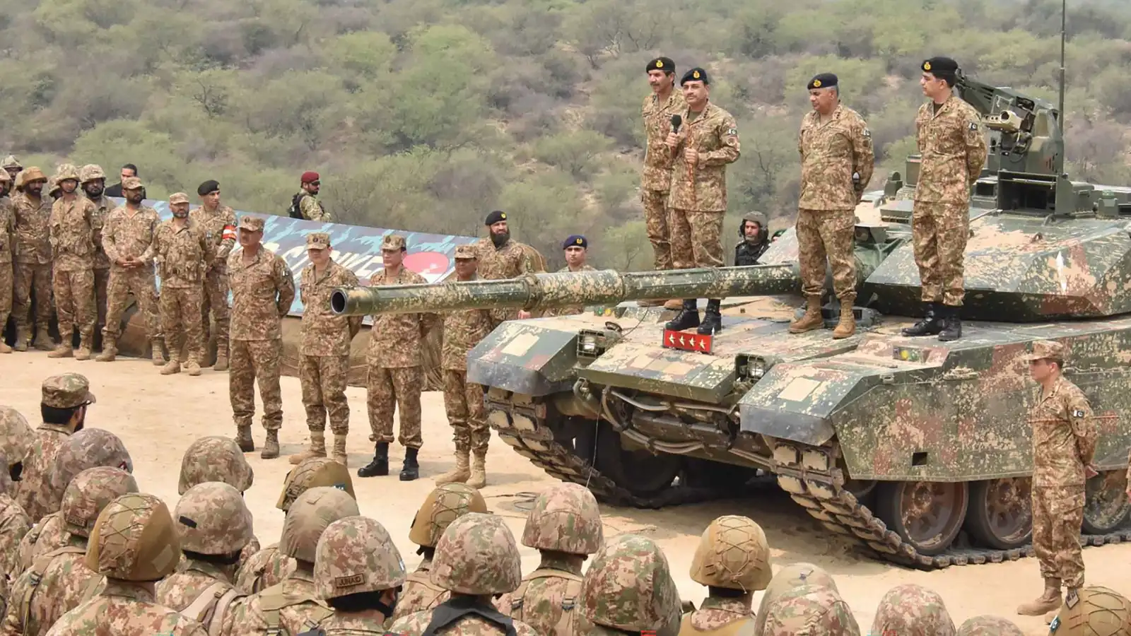 باكستان تستأنف العمليات العسكرية ضد أفغانستان