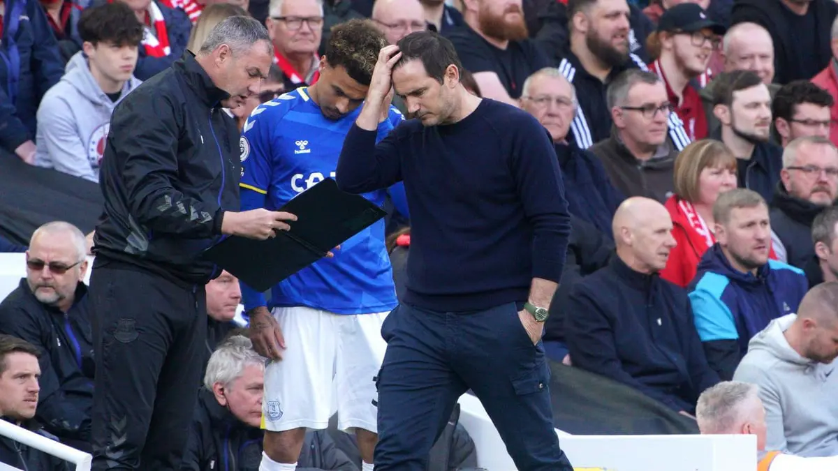 بسبب محمد صلاح.. اتهام فرانك لامبارد مدرب إيفرتون بارتكاب تصرف غير لائق