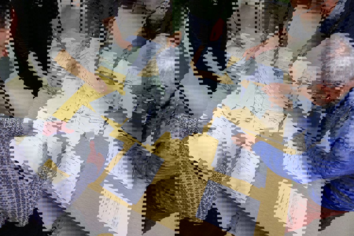 "نجّار" يصنع الحدث.. للمرة الأولى اليمين المتطرف يفوز برئاسة مدينة ألمانية 