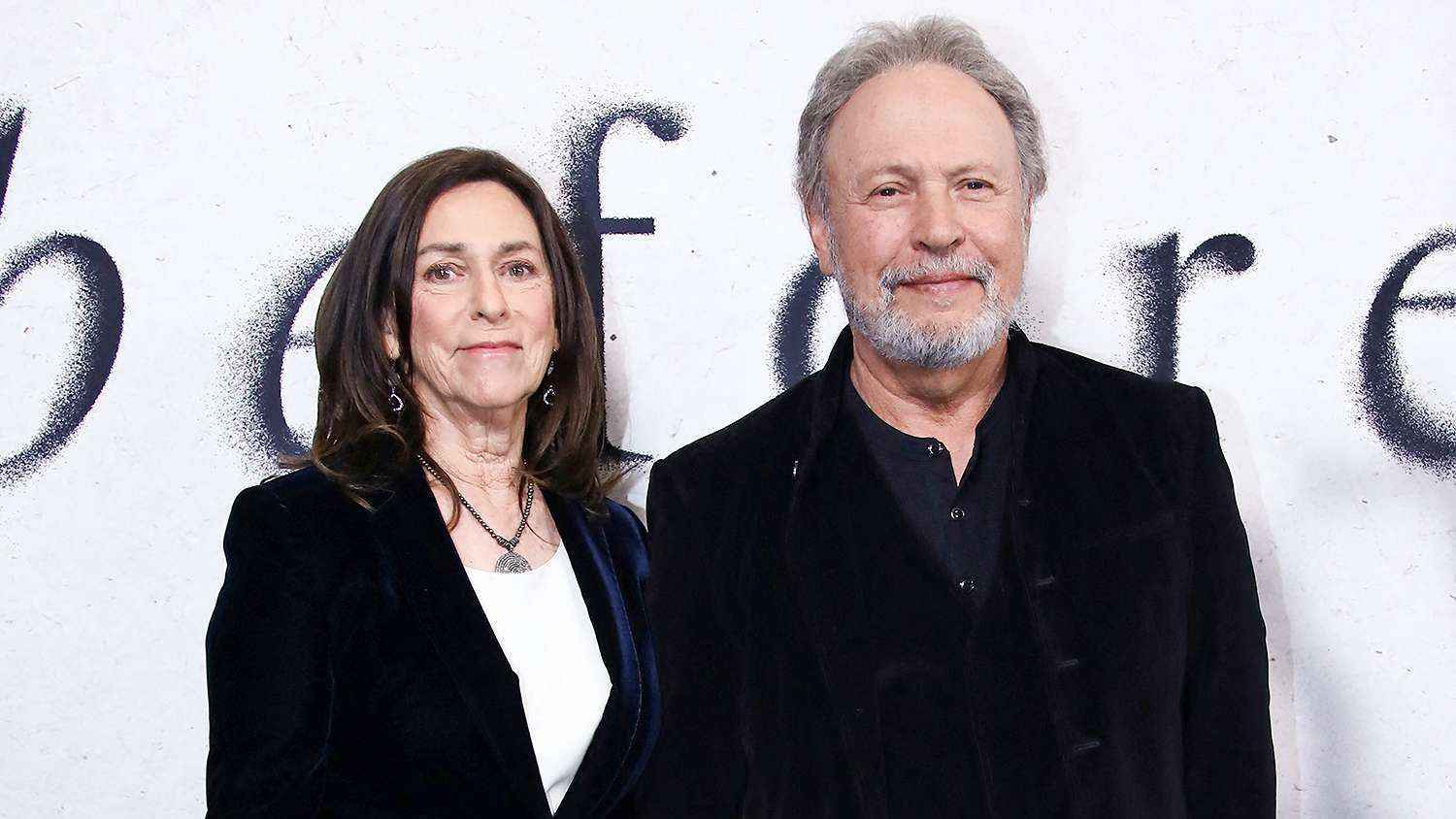 احتراق منازل نجوم هوليوود.. ممثل يفقد نصف قرن من الذكريات (فيديو)