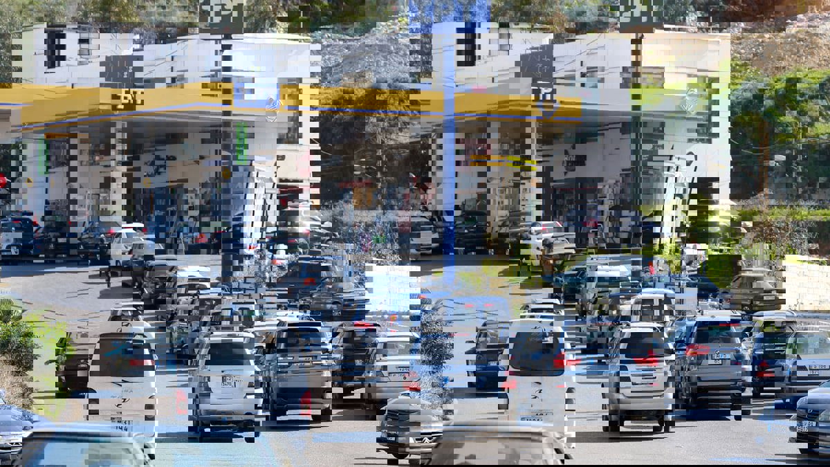 بعد الدولار.. سوق سوداء للوقود في لبنان