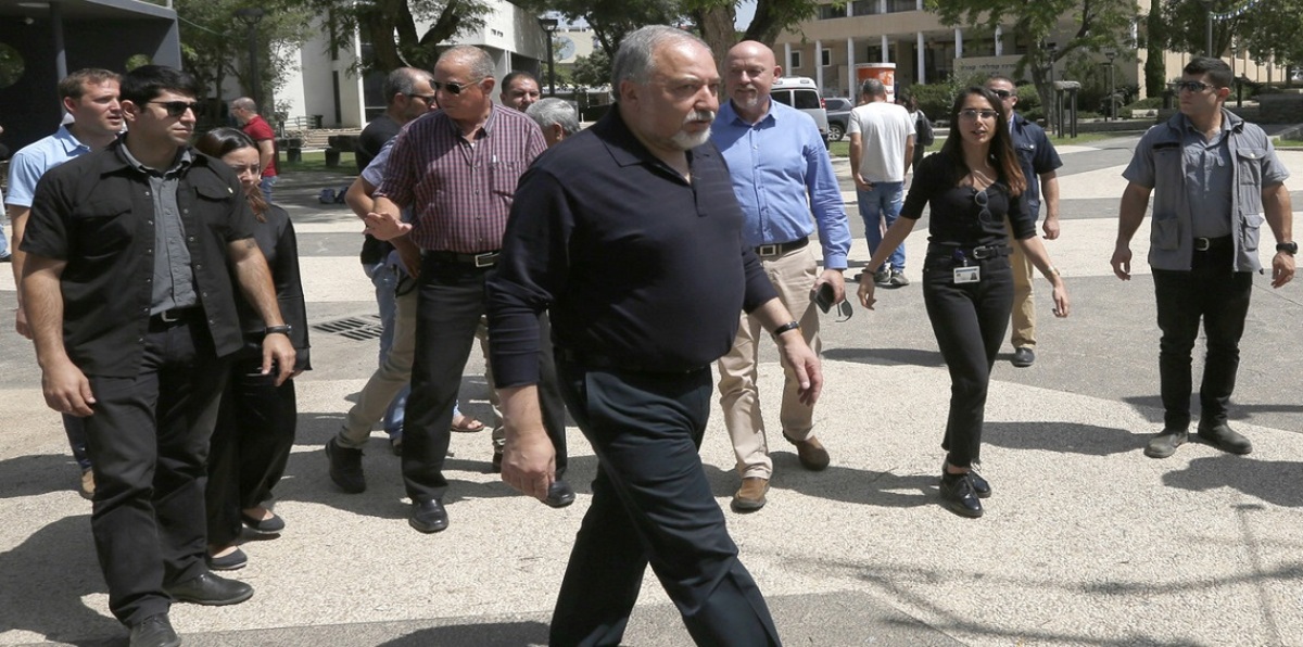 ليبرمان يدعو الأسد لطرد سليماني وفيلق القدس الإيراني من سوريا