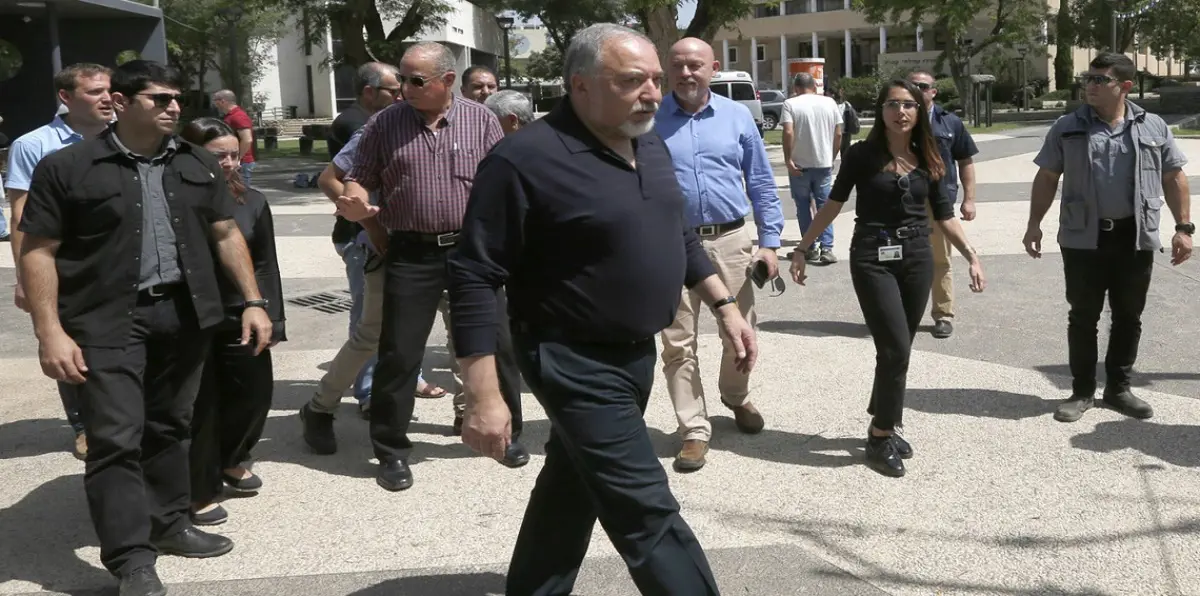 ليبرمان يدعو الأسد لطرد سليماني وفيلق القدس الإيراني من سوريا