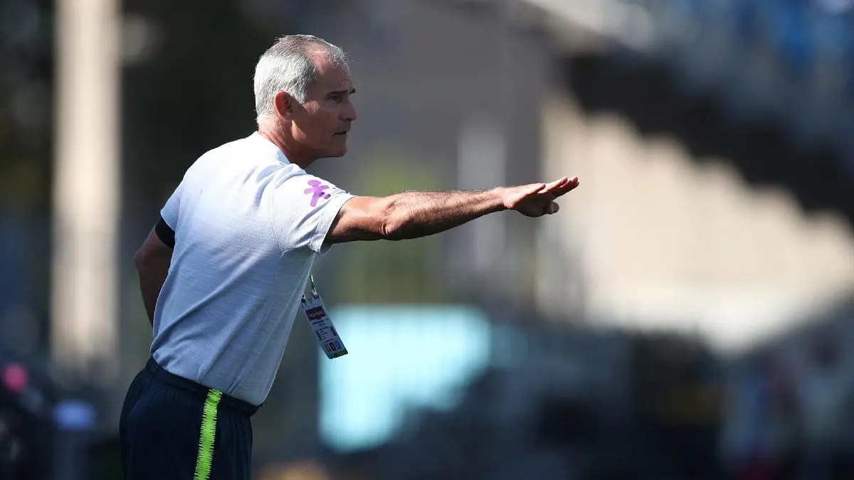 وفاة كارلوس أماديو مدرب فريق الشباب بنادي الهلال