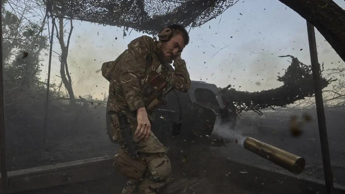 انفجارات في كييف.. الدفاع الجوي يشتبك مع طائرات روسية مسيرة