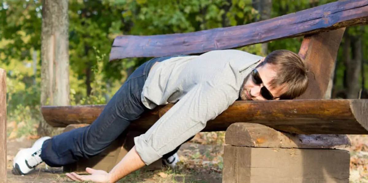 خبير يوصي باستخدام النظارات الشمسية للتخلص من الأرق