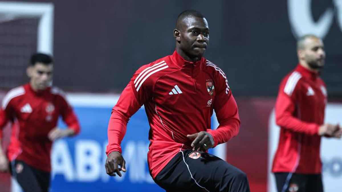 كم يبلغ راتب أليو ديانغ مع فالنسيا الإسباني؟ 