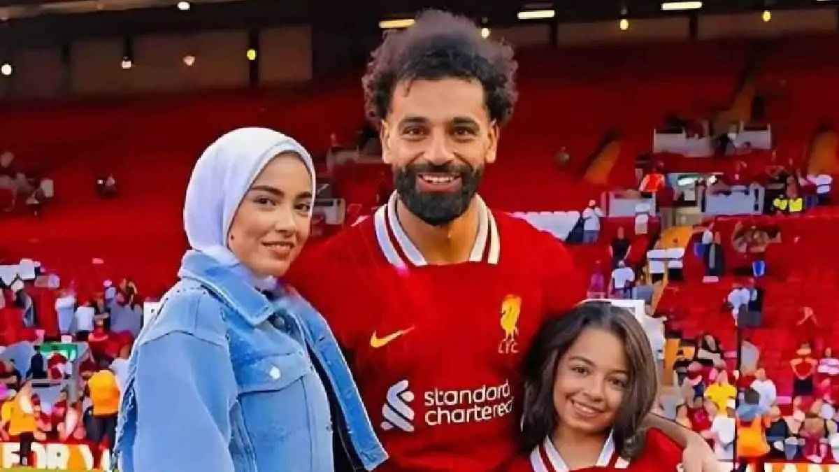 ظهور نادر لـ"محمد صلاح" وزوجته في مكان عام (صور)