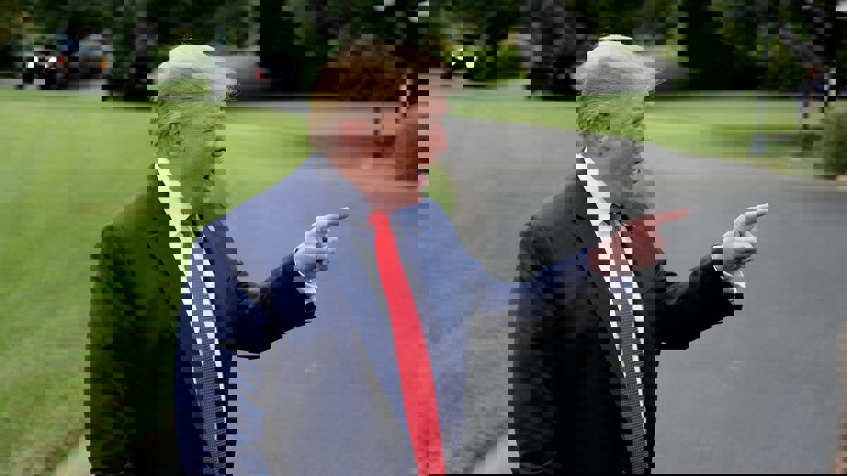 ترامب: أفكر في فرض حصار على فنزويلا