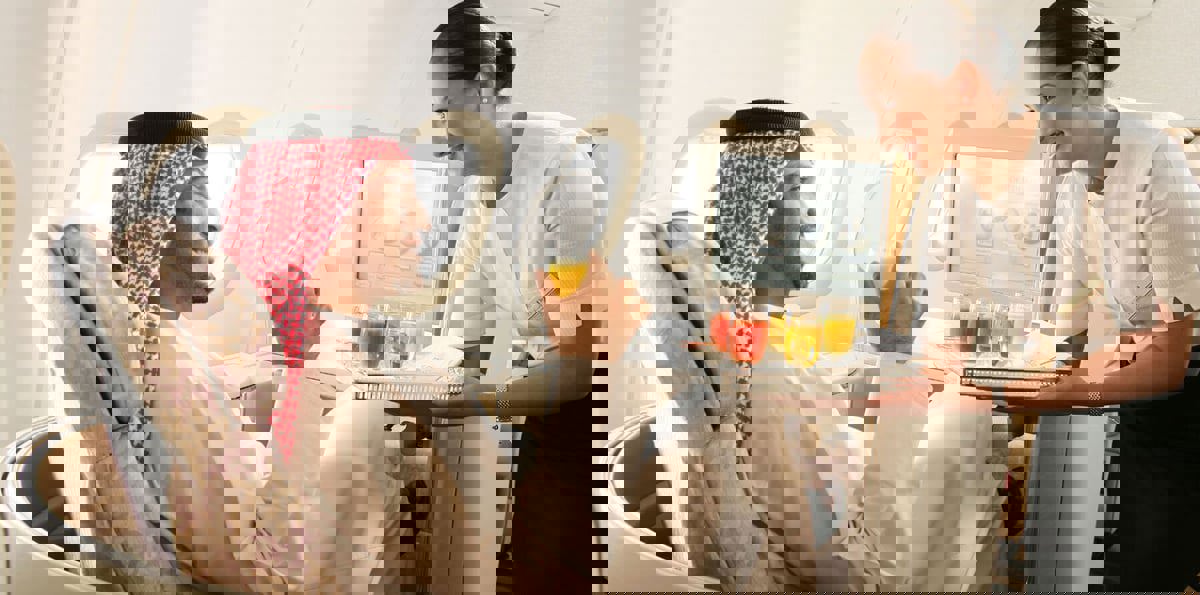 شاهد رفاهية أجنحة الدرجة الأولى بطيران الإمارات (فيديو إرم)