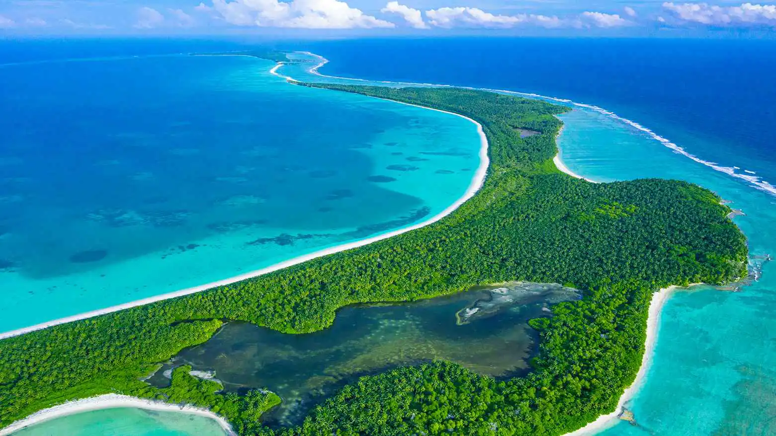 من "اتفاق تاريخي" إلى "غباء عظيم".. لماذا يهاجم ترامب بريطانيا؟