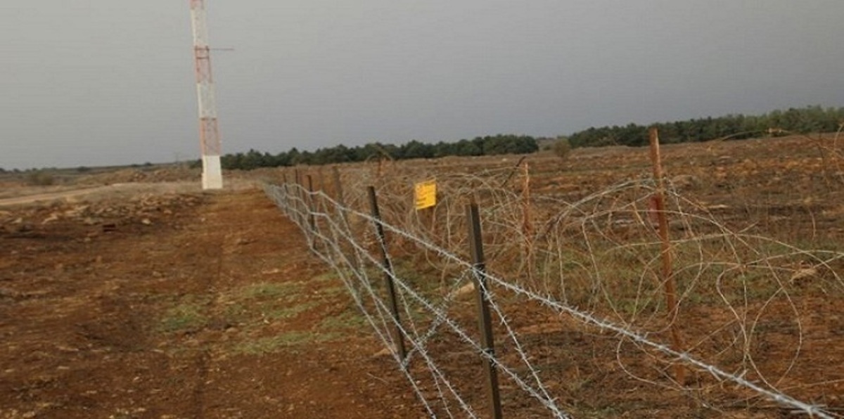 إسرائيل تعيد إحاطة حقول الألغام بالجولان المحتل بسياج أمني