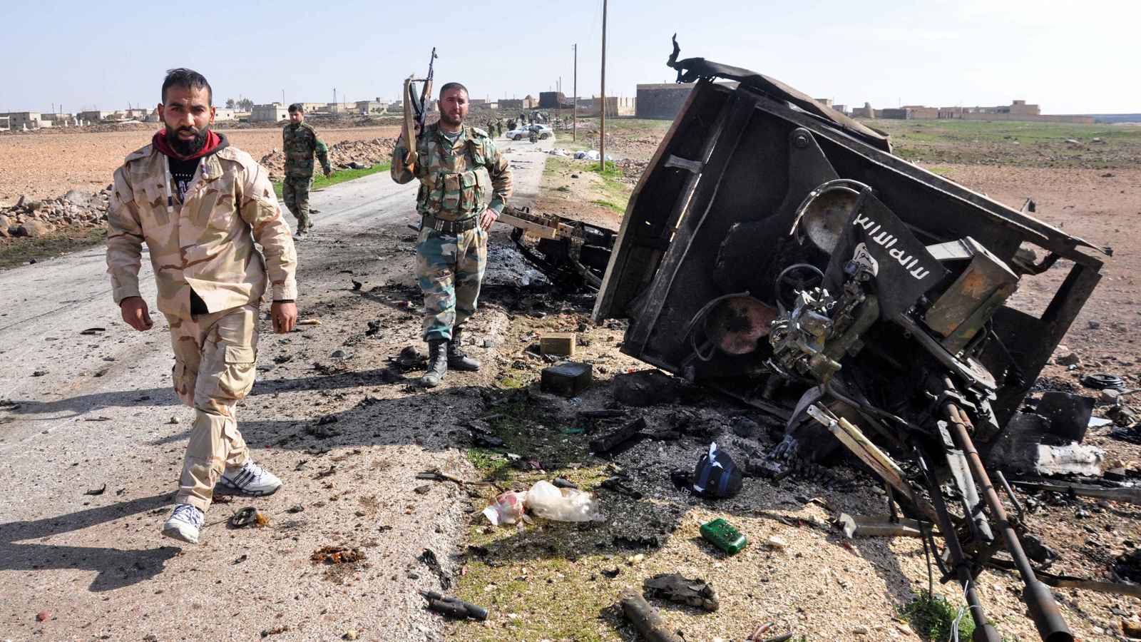 الفصائل المسلحة: قواتنا على مداخل مدينة حماة من "عدة محاور"