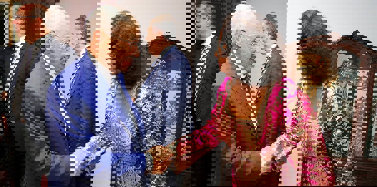 بالصور.. راشد الغنوشي يرتدي "ربطة عنق" لأول مرة