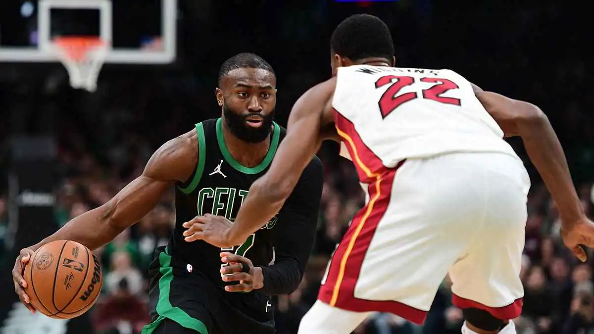 NBA.. انتفاضة مذهلة تقود سيلتكس للفوز على هيت بدوري السلة الأمريكي