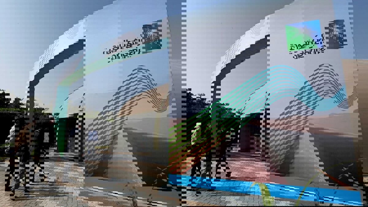 تقرير: شركة "أرامكو" تفاتح "فالفولين" بشأن عرض استحواذ