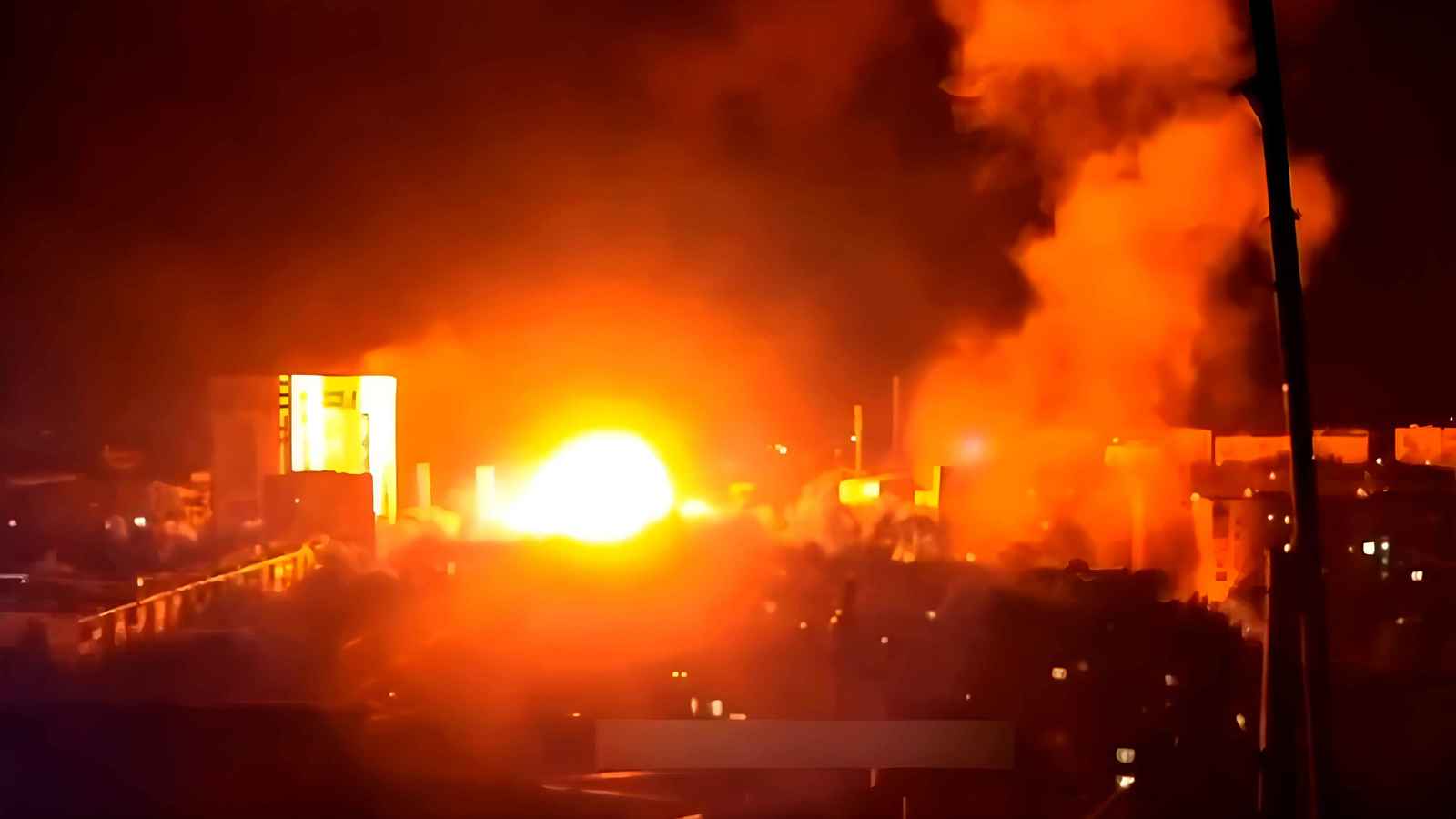 بالصواريخ والمسيرات.. هجوم روسي كاسح على خاركيف بأوكرانيا (فيديو)