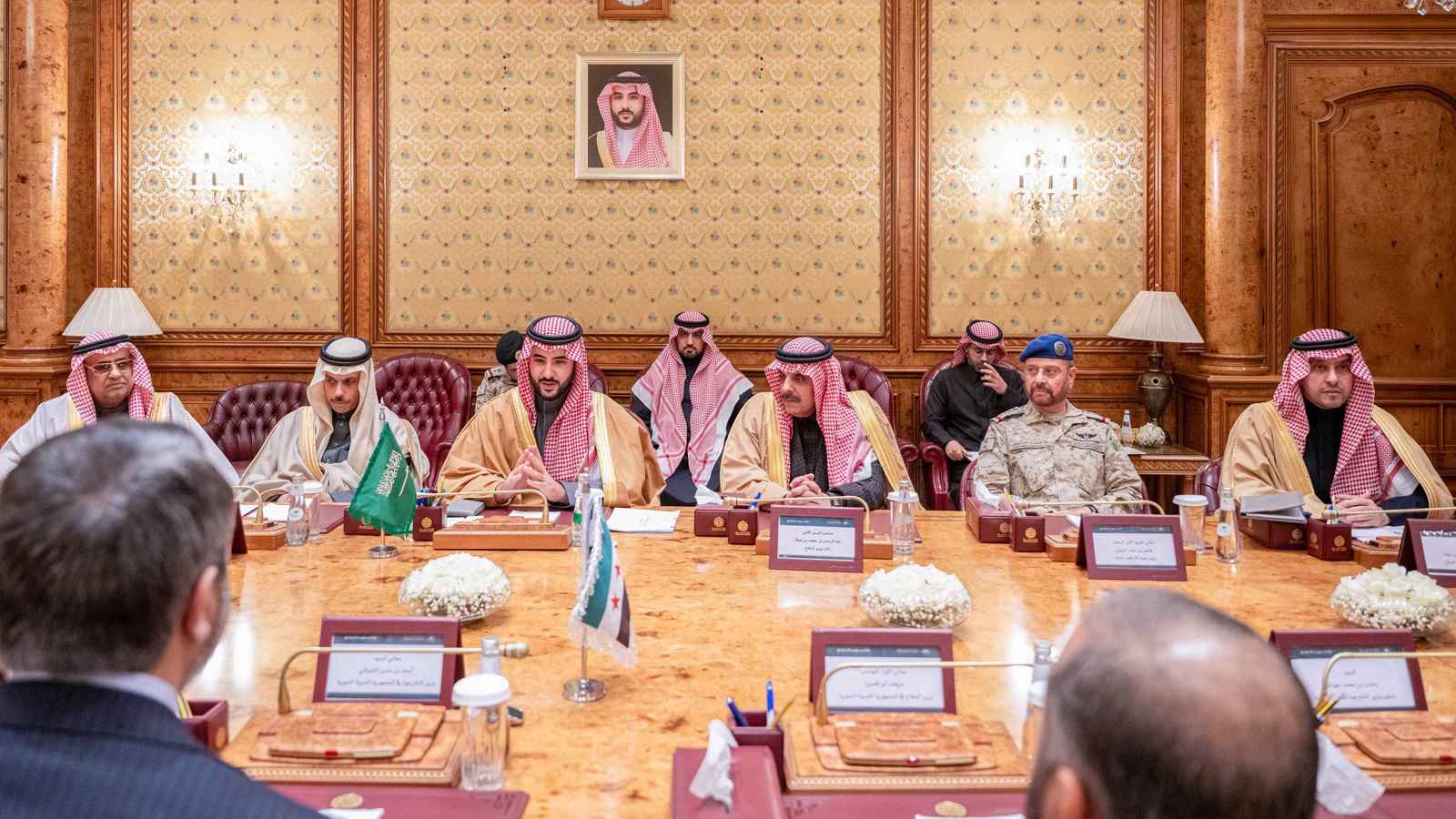 وزير الدفاع السعودي يبحث مع وفد الإدارة السورية دعم الانتقال السياسي (صور)