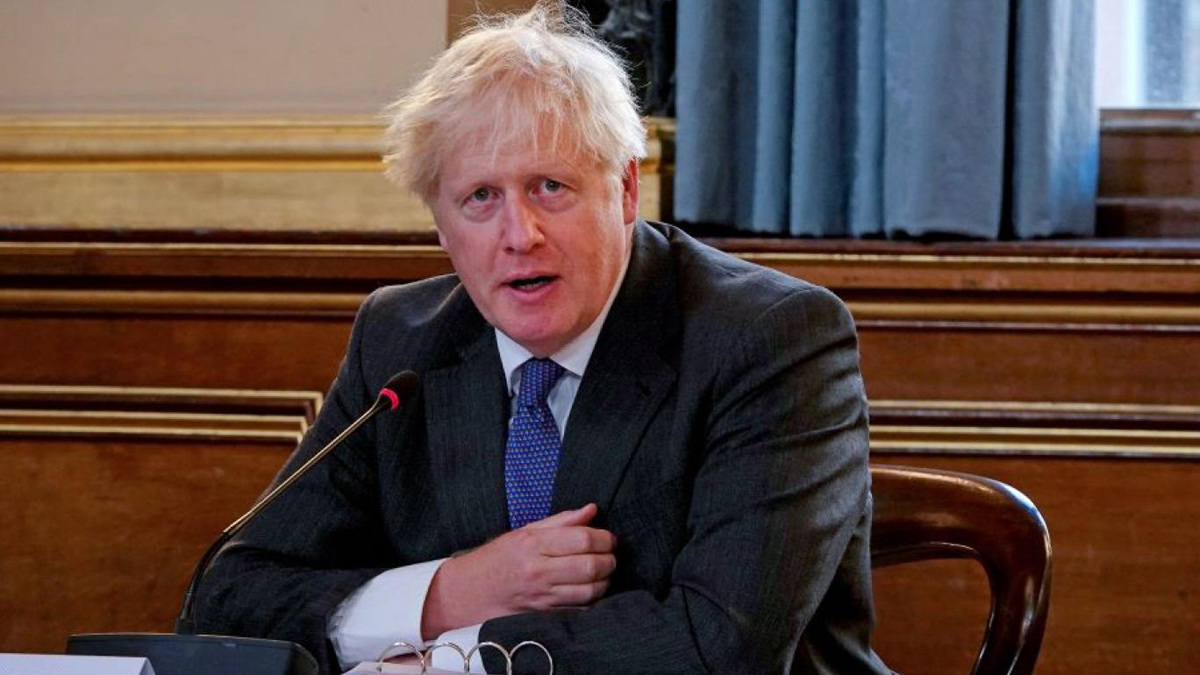 جونسون يخضع للعزل الذاتي بعد مخالطته مصابا بكورونا