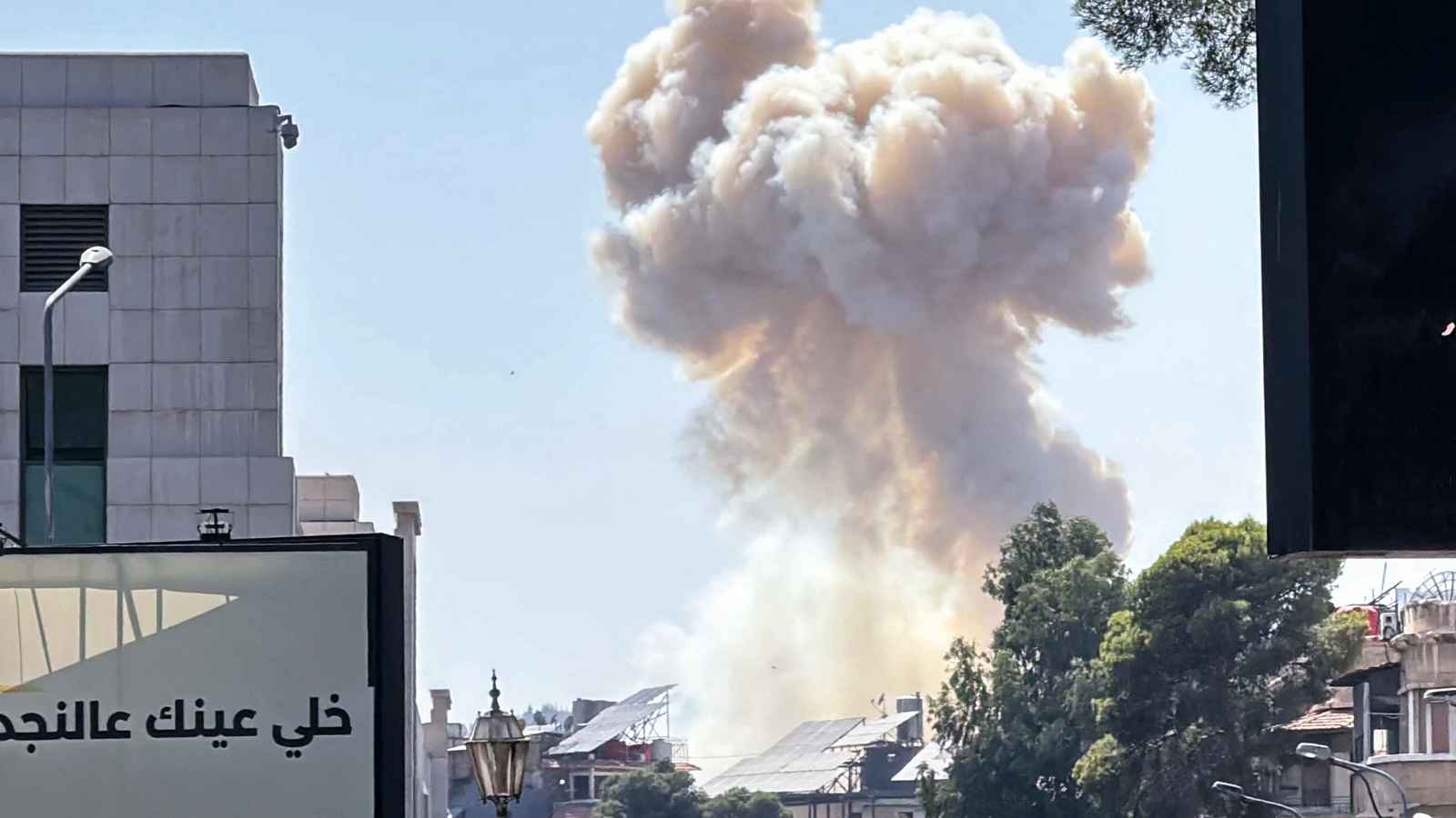 "أيام من القتال".. إسرائيل تلوح بتوسيع الضربات في السويداء ودمشق