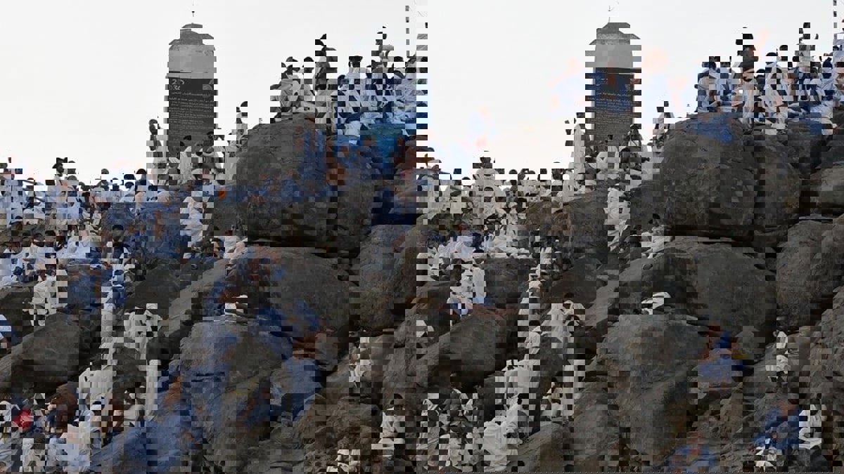 الانقسام بين الغامدي والكلباني حول صيام يوم عرفة يمتد لدعاة وسعوديين كثر