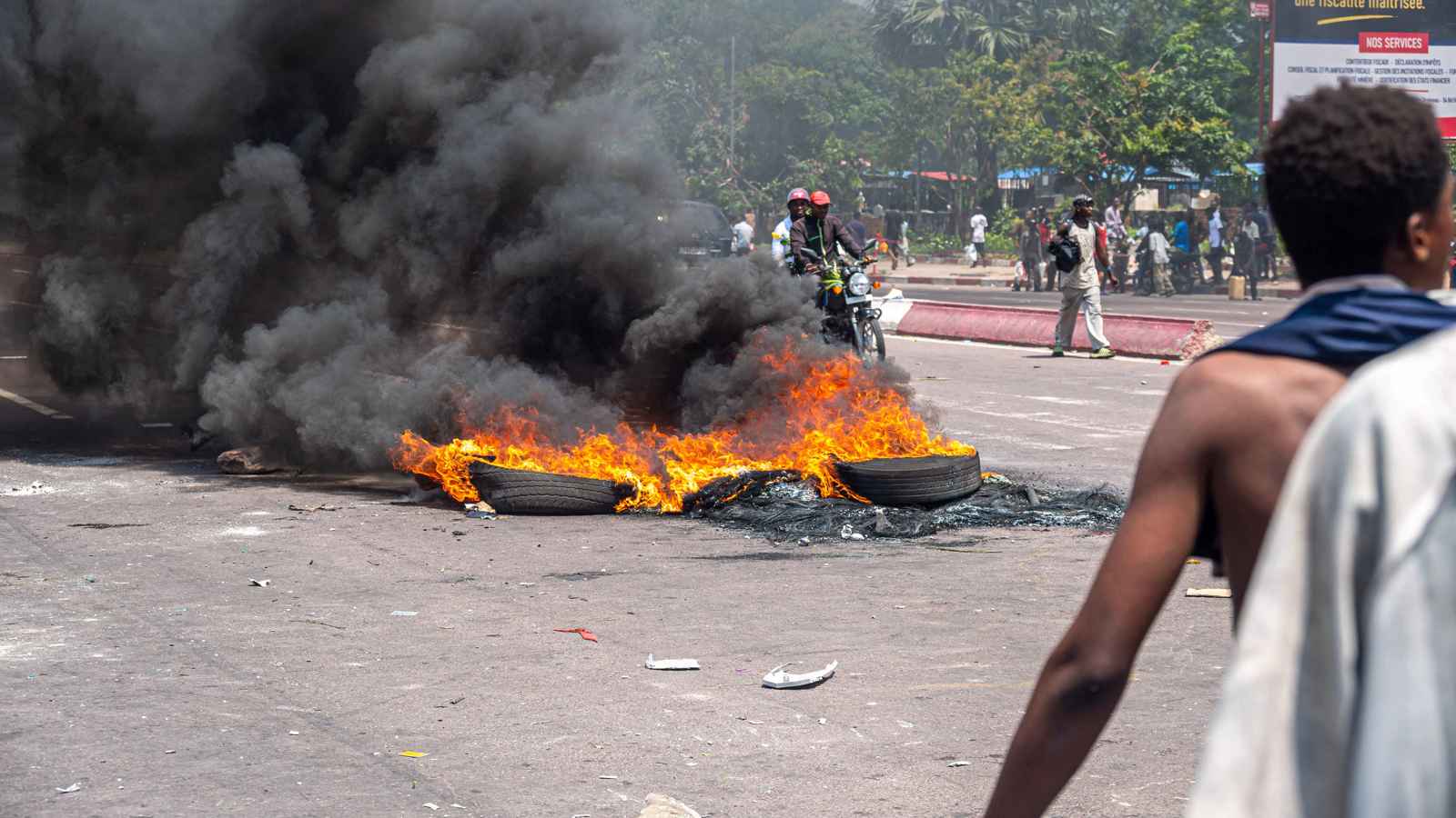 اتهم العالم بالتقاعس.. رئيس الكونغو يحذر من "تصعيد إقليمي"