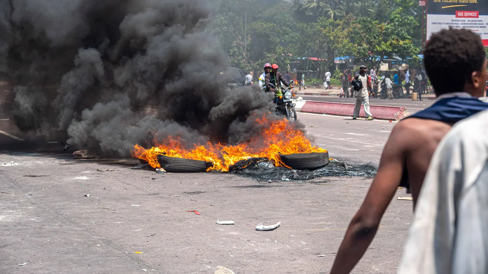 اتهم العالم بالتقاعس.. رئيس الكونغو يحذر من "تصعيد إقليمي"