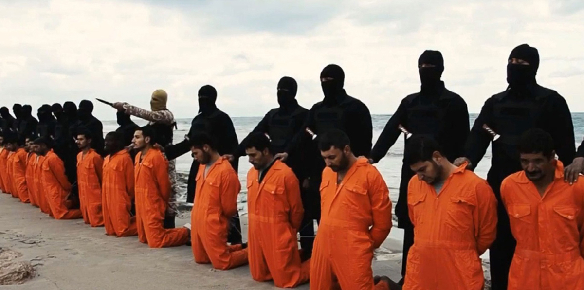 العثور على رفات 21 قبطيًا مصريًا ذبحهم "داعش" في ليبيا