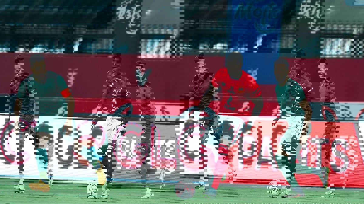 هل تتم إعادة مباراة الأهلي ضد مصر المقاصة بسبب حصول هشام حافظ على 3 إنذارات؟