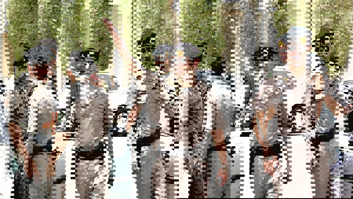 السعودية.. القبض على سائق تباهى بتدخين الشيشة أثناء القيادة 